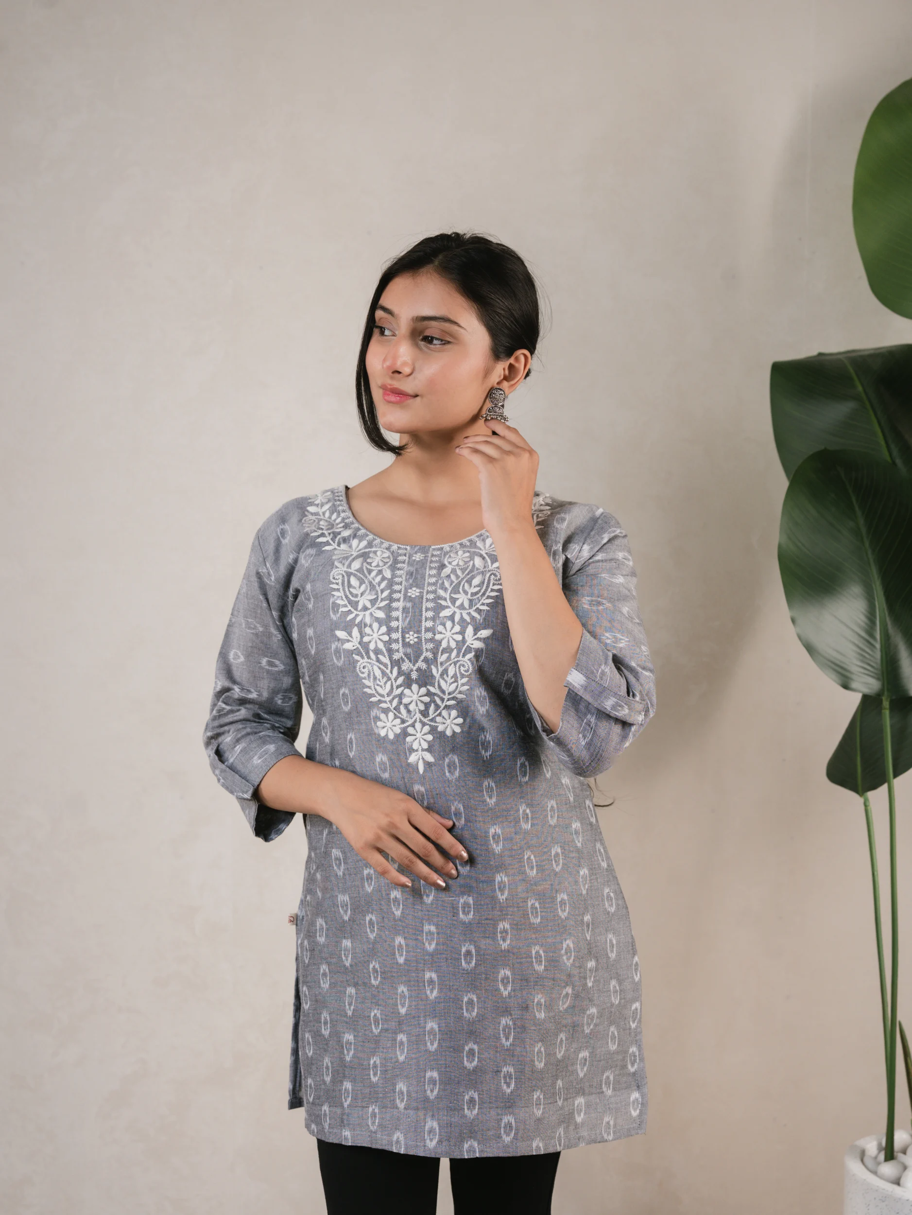 SA Thread Floral Work Short Sambalpuri Kurti – Grey